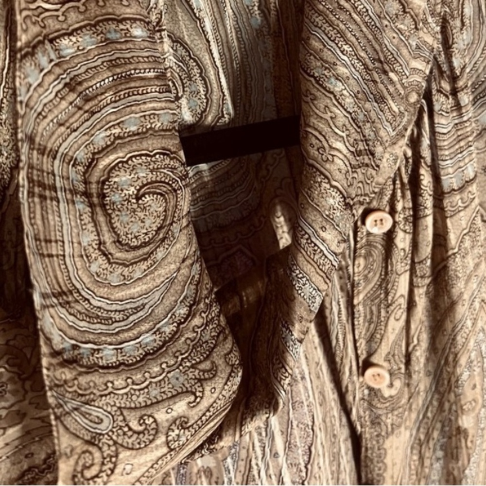 MaxMara | size 2 | 100% silk sleeveless paisley blouse in sandy neutrals EUC - Picture 3 of 8